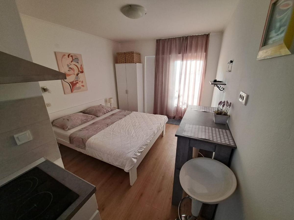 Apartments Venci บาร์บินเย ภายนอก รูปภาพ