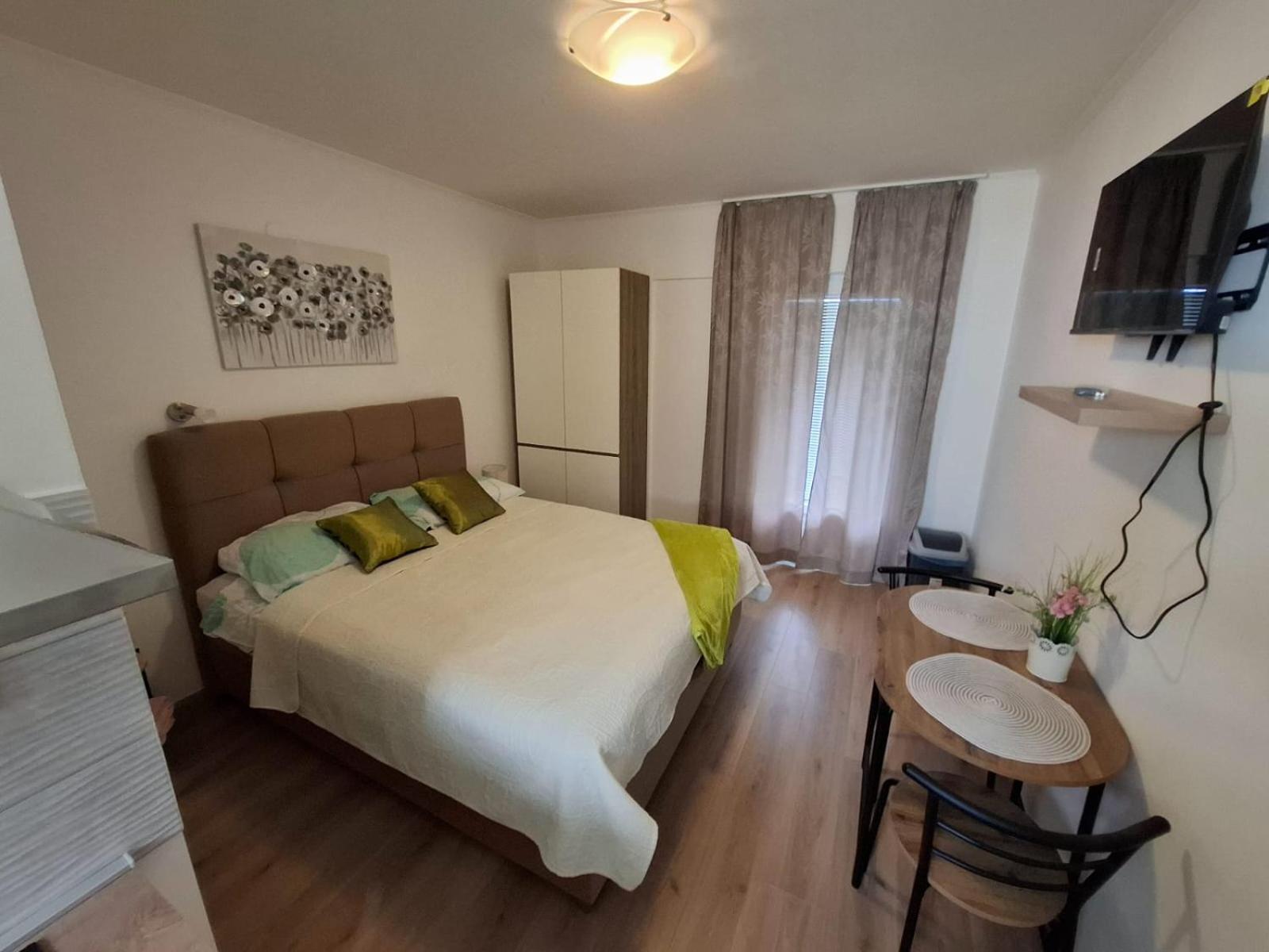 Apartments Venci บาร์บินเย ภายนอก รูปภาพ