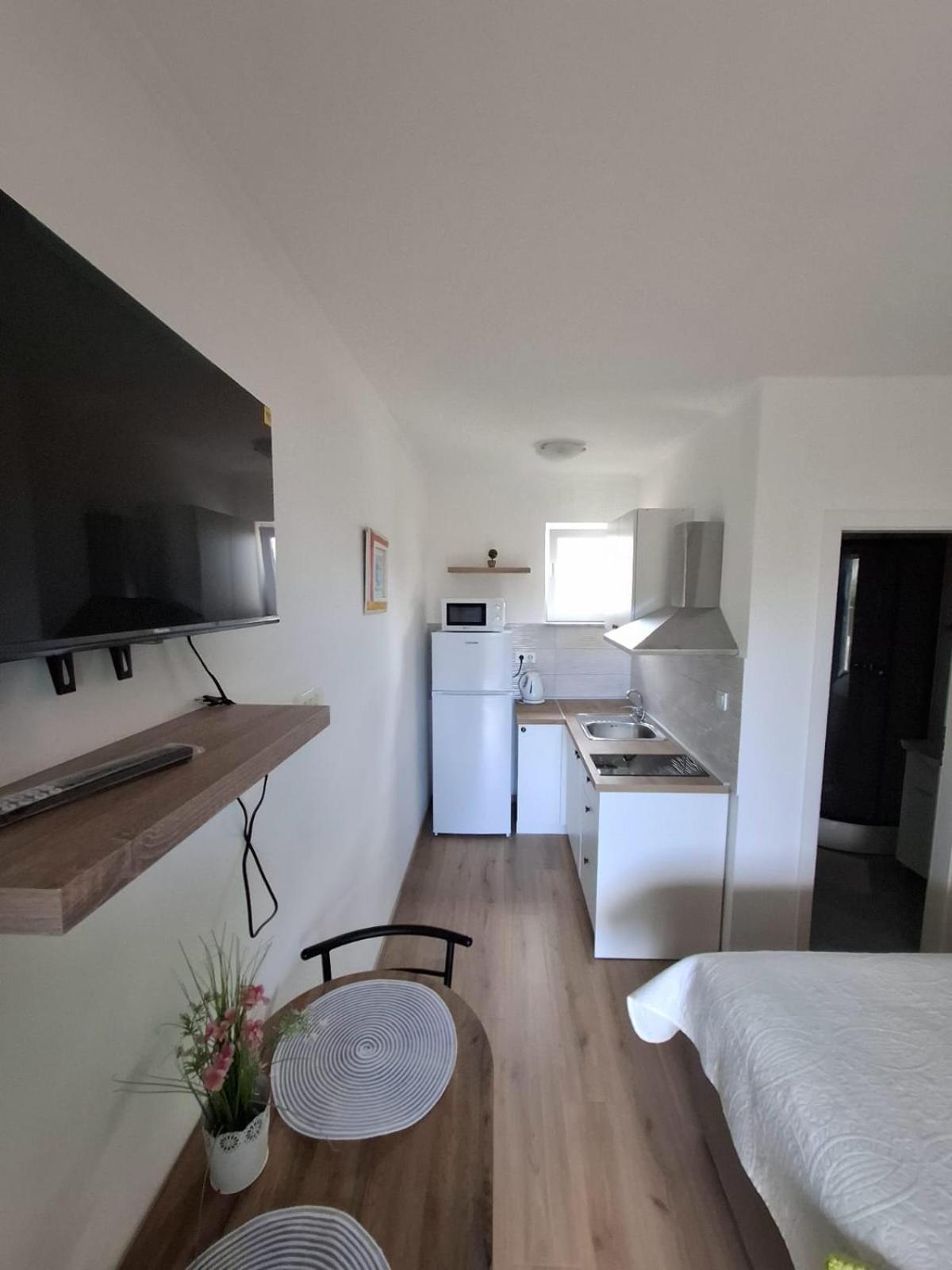Apartments Venci บาร์บินเย ภายนอก รูปภาพ
